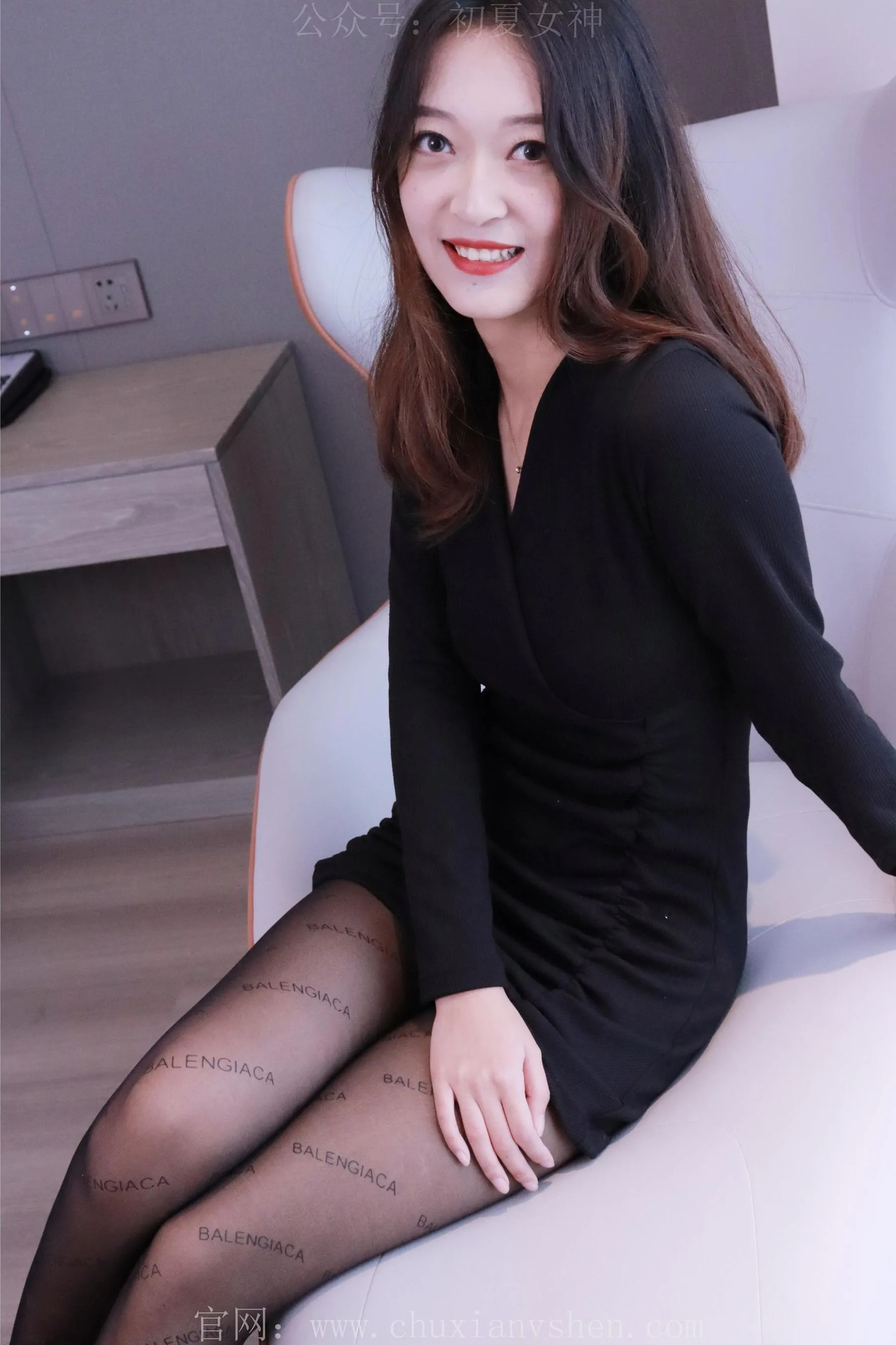 初夏女神 NO.013 依依黑色瘦身连衣裙搭小黑皮鞋 [146P]插图4